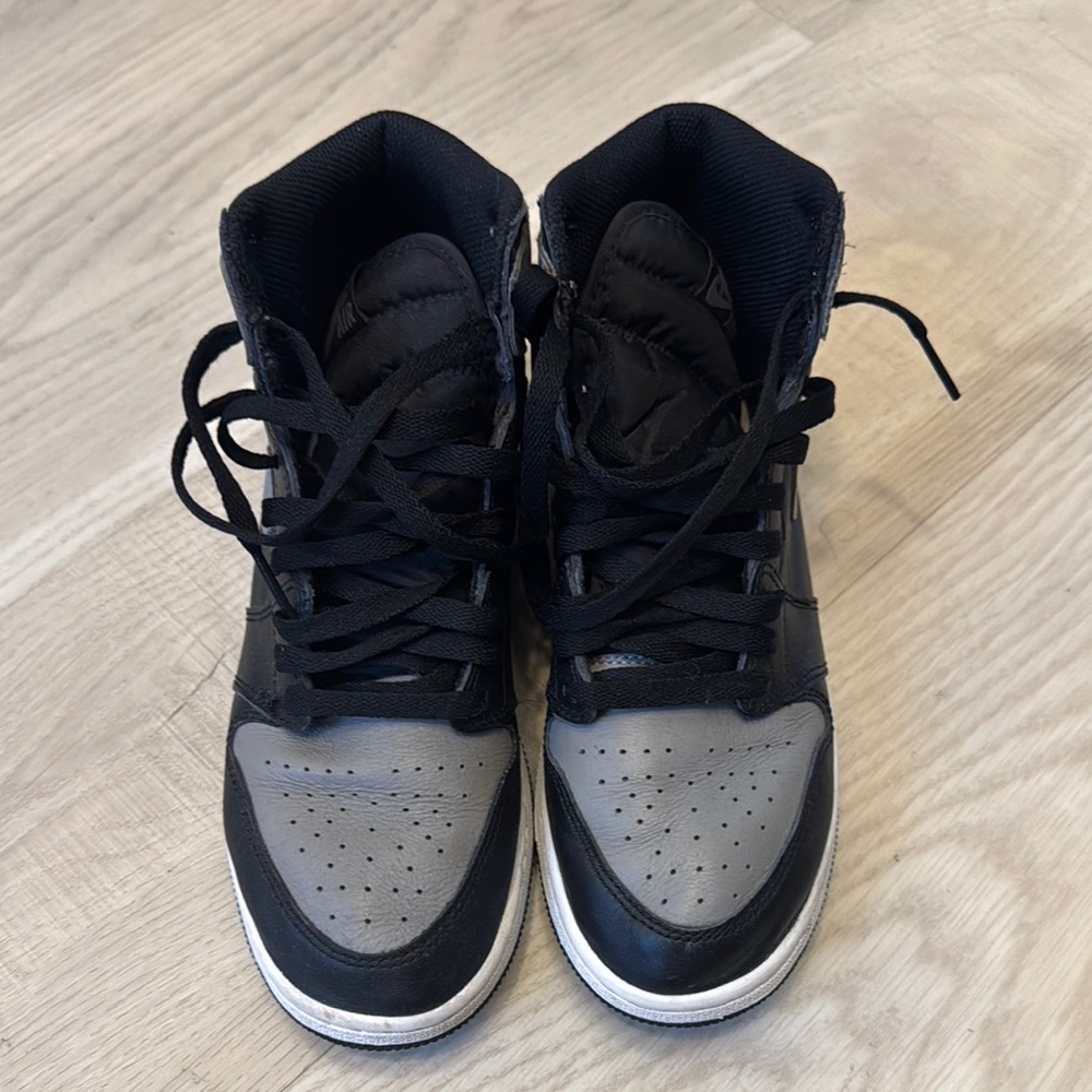Jordan retro 1s
